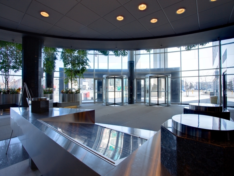 8000 DECARIE Office in Montréal