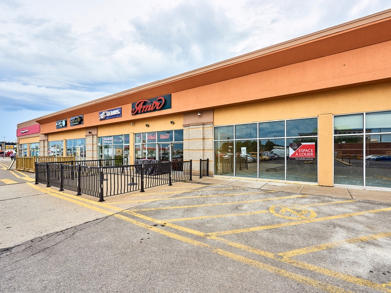 Méga Centre Centre commercial à Ville StLaurent