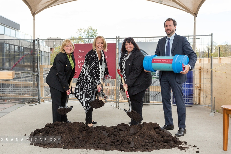 Pelletée de terre officielle marquant le lancement de la construction de l’agrandissement de Jazz Longueuil