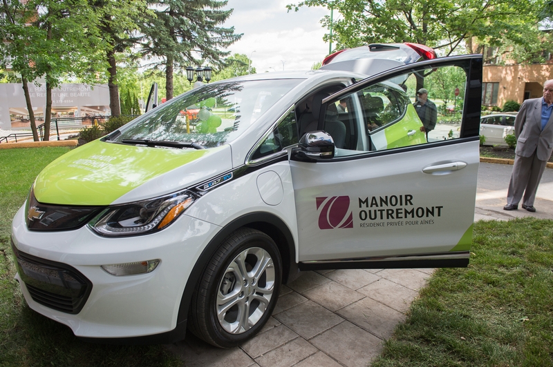 LANCEMENT DE LA VOITURE ÉLECTRIQUE POUR LES AÎNÉS DU MANOIR OUTREMONT