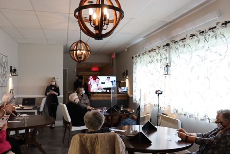 Un café-causerie très spécial pour les aînés de la résidence Memphrémagog