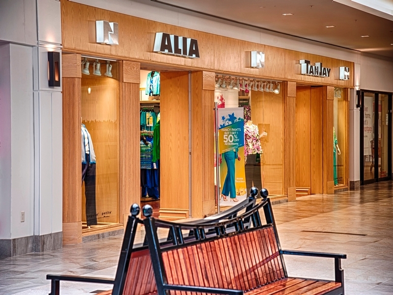 BEDFORD PLACE MALL Commercial center in Bedford