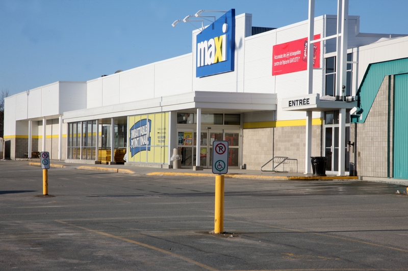 CARREFOUR LA SARRE Commercial center in La Sarre