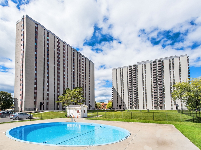 1971 St. Laurent Residential building in
